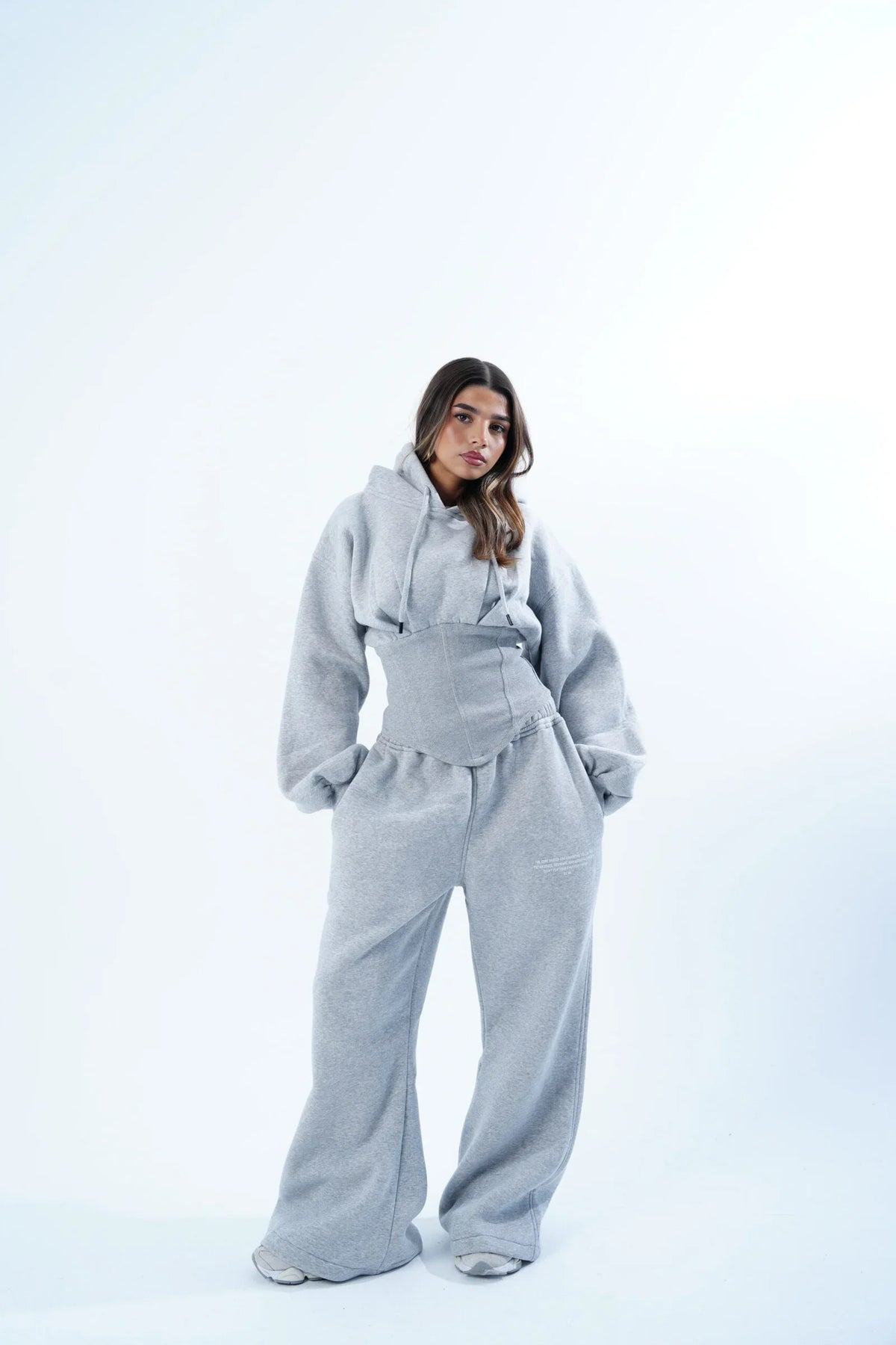 SIE IST WEGGESCHNAPPT KAPUZENPULLOVER