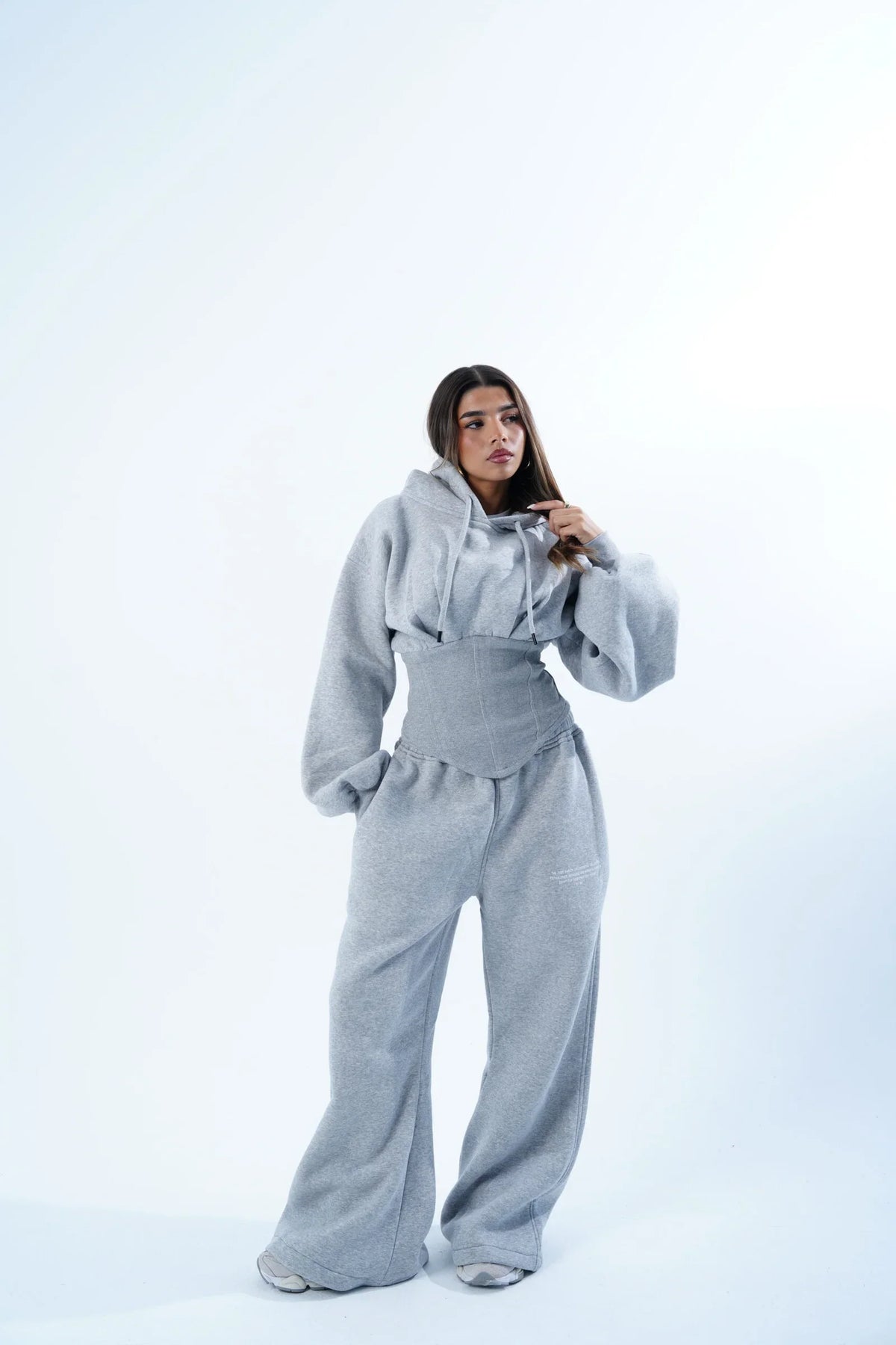 SIE IST WEGGESCHNAPPT KAPUZENPULLOVER